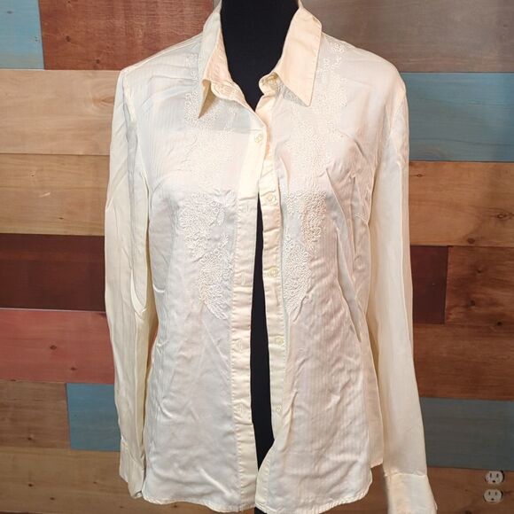 Size 14 super soft button-down blouse with embroidered details - Picture 1 of 5
